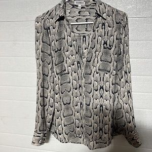Small express casual top